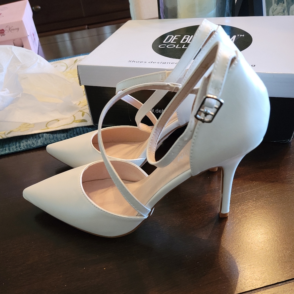 De Blossom Collection - Josie 7X Ivory size 8.5